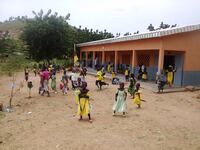 Kinder auf Schulhof 2 10 2014