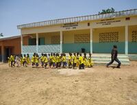 2012 Kinder auf dem Schulhof